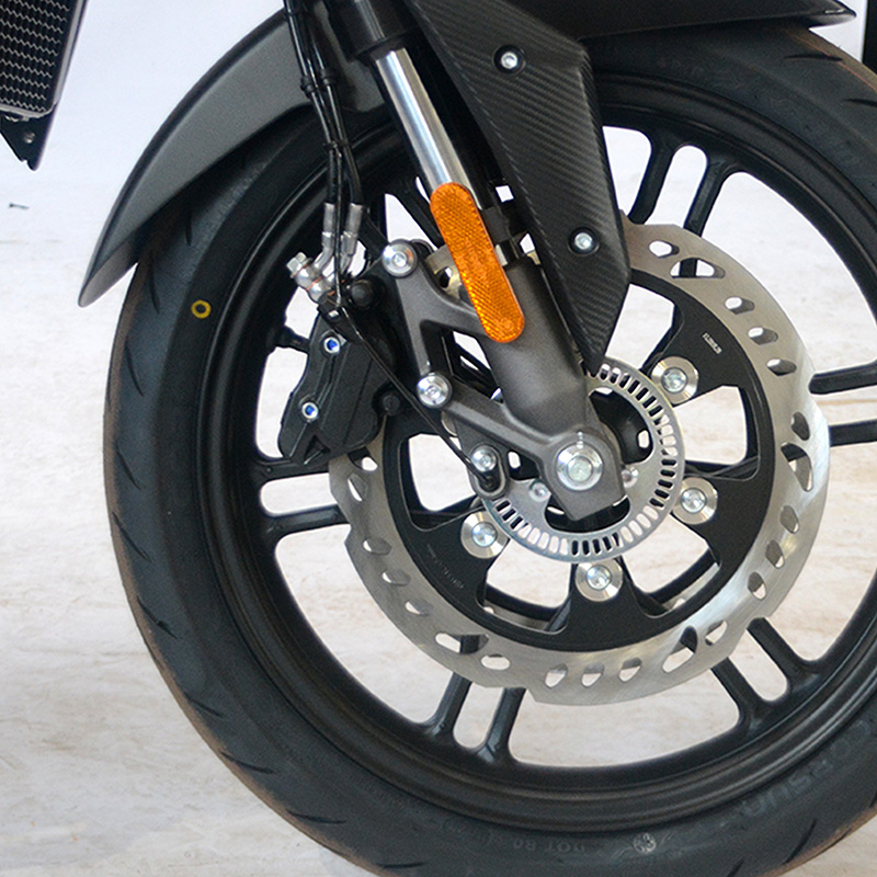 VOGE_DETALLE_3000R_RUEDA_DELANTERA